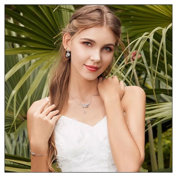 NEW Dainty Sterling Silver Dancing Honey Bee Chain Link Bolo Bracelet - Picture 3 of 3